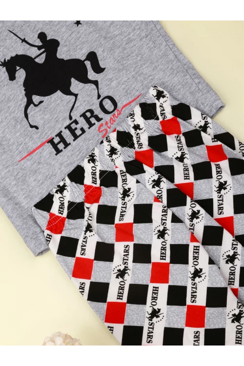 بيجاما بنطلون مع تيشيرت مزين بطبعات