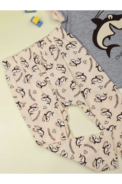 بيجاما بنطلون بطبعات مع تيشيرت بأكمام قصيرة