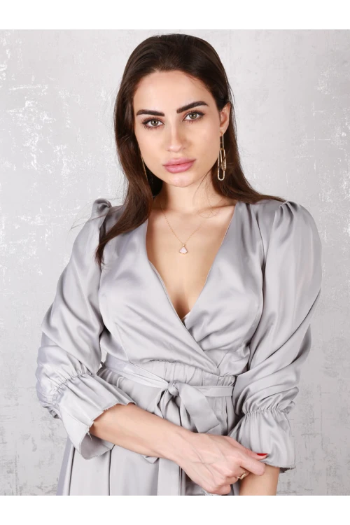 فستان ساتان بقصة واسعة و حزام ربط