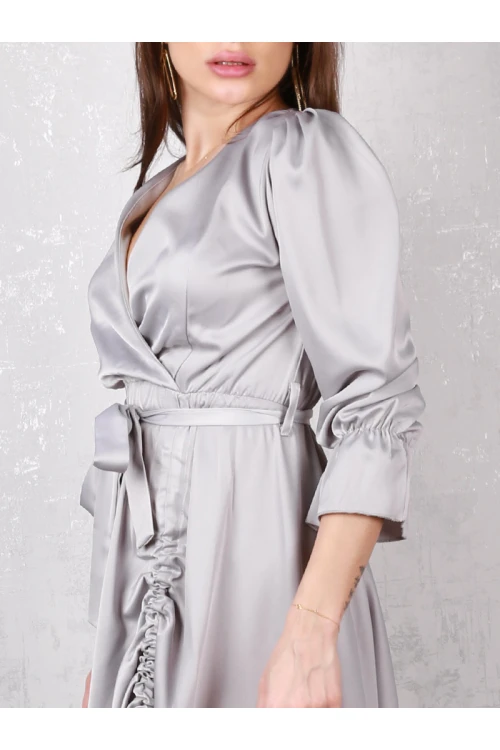 فستان ساتان بقصة واسعة و حزام ربط