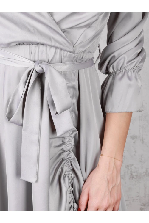 فستان ساتان بقصة واسعة و حزام ربط