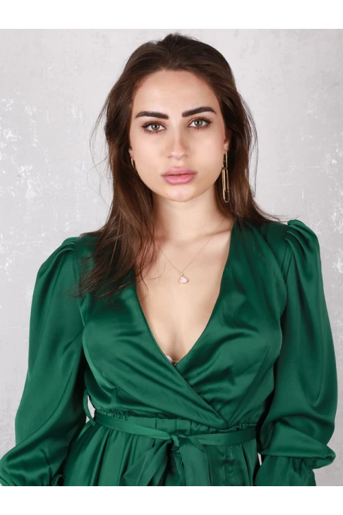 فستان ساتان بقصة واسعة و حزام ربط