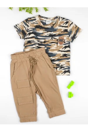 طقم تيشيرت مزخرف مع بنطلون بخصر مطاطي