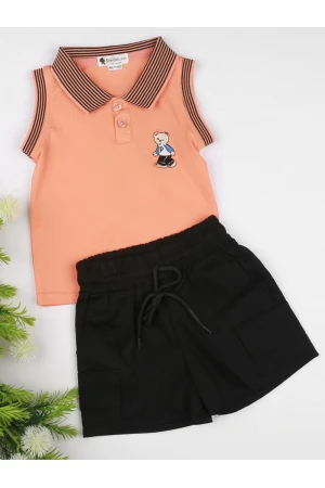 طقم شورت مع تيشيرت دون أكمام و ياقة مخطط