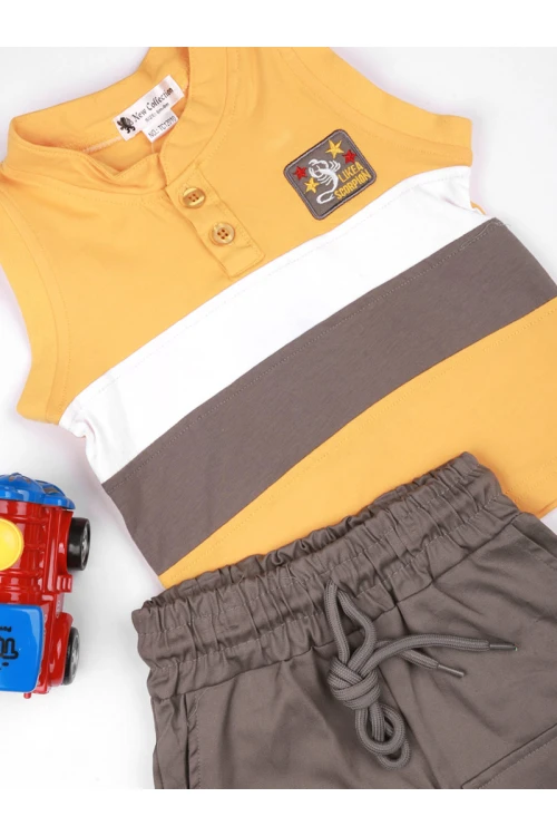 طقم تشيرت مخطط مع شورت بخصر مطاطي و حزام ربط