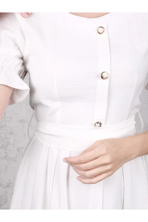 فستان سادة بياقة دائرية و أكمام قصيرة