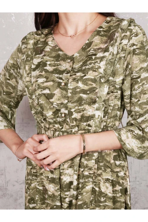 فستان طويل بطبعات متعددة الالوان و أكمام متوسطة الطول