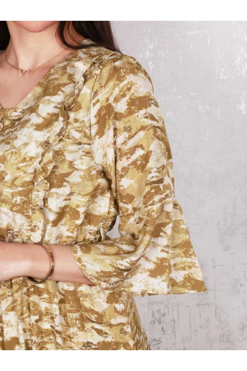 فستان طويل بطبعات متعددة الالوان و أكمام متوسطة الطول