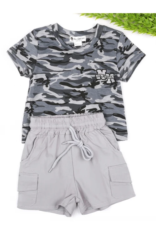 طقم شورت بجيوب و تيشيرت بطبعات بياقة دائرية