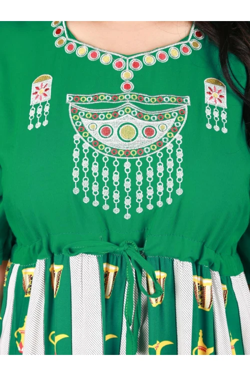 جلابية رمضان بحزام خصر مزينة بطبعات