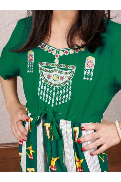 جلابية رمضان بحزام خصر مزينة بطبعات