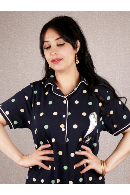 قميص طويل منقط بأزرار إغلاق