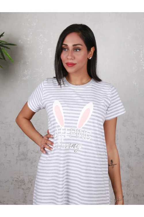 قميص مخطط بأكمام قصيرة و ياقة ضيقة