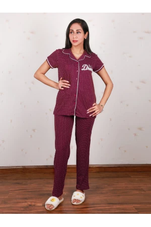 بيجاما منقطة بأزرار إغلاق