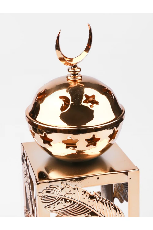 فانوس مربع مزين بورق شجر