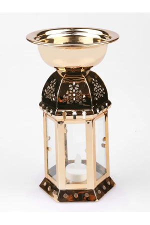 فانوس ميتاليك بمقبض وتصاميم مفرّغة