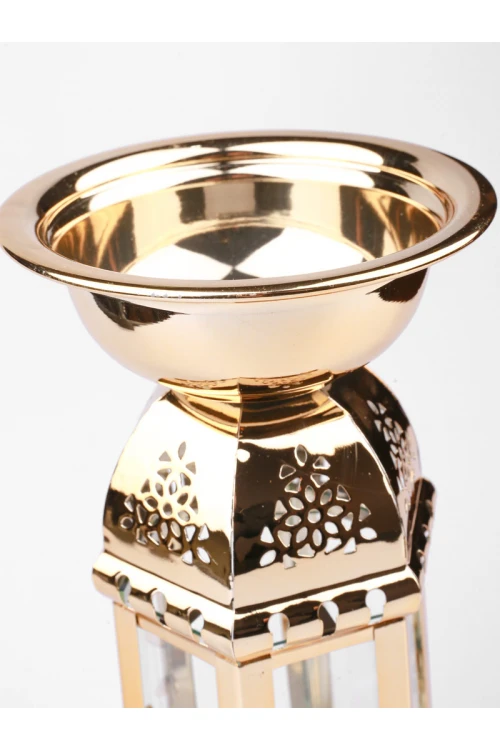 فانوس ميتاليك بمقبض وتصاميم مفرّغة