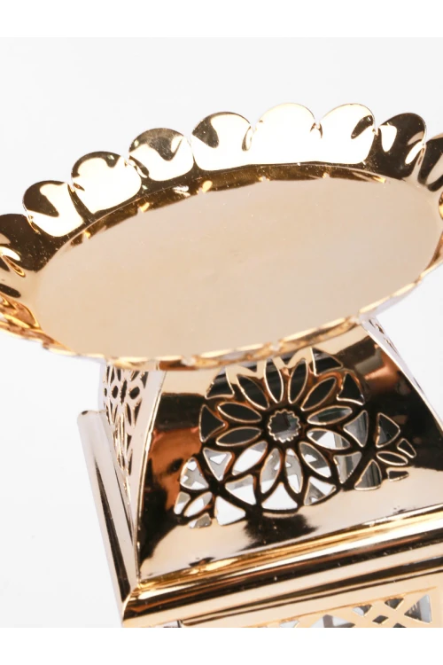 فانوس زجاج بتصاميم مفرغة