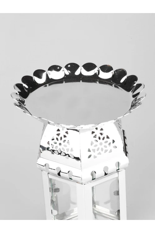 فانوس زجاج بتصاميم مفرغة