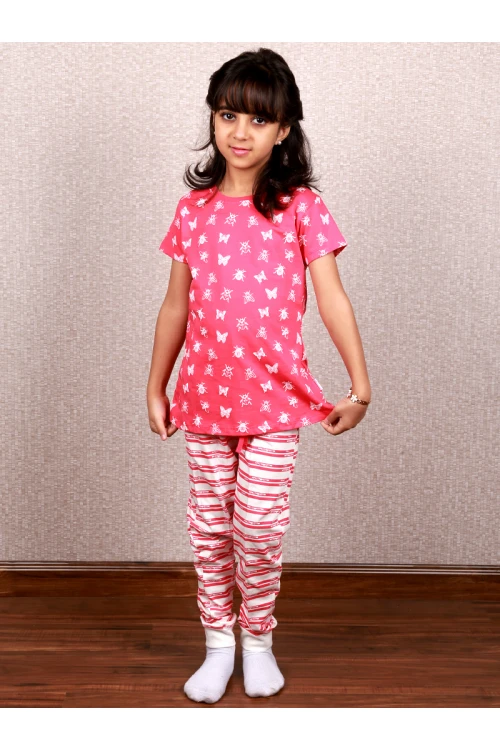 بيجاما مخططه مع تيشيرت بطبعات فراشة