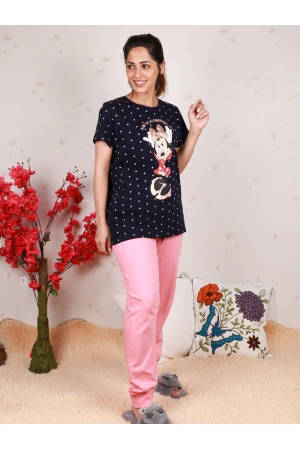 بيجاما بنطلون سادة مع تيشيرت منقط