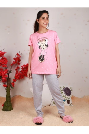 بيجاما بنطلون سادة مع تيشيرت منقط