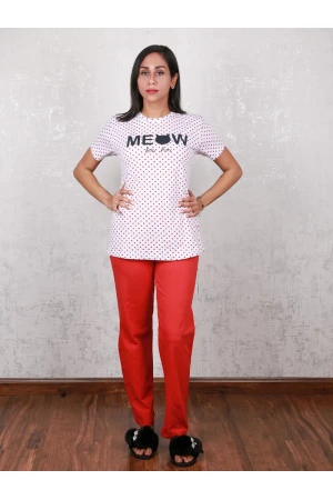 بيجاما بنطلون سادة مع تيشيرت منقط