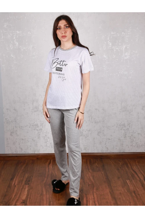 طقم بيجاما بنطلون سادة مع تيشيرت مخطط