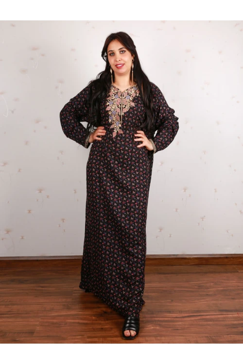 جلابية طويلة مزخرفة بطبعات