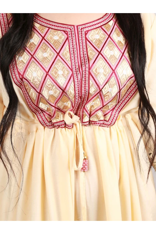 جلابية بحزام ربط و أكمام طويلة مزخرفة