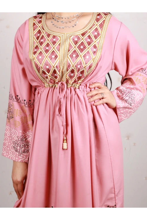 جلابية بحزام ربط و أكمام طويلة مزخرفة