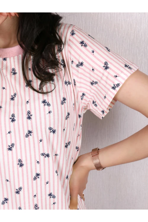 قميص مخطط بأكمام قصيرة و ياقة ضيقة