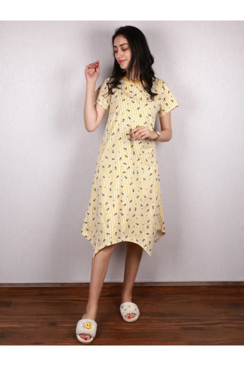 قميص مخطط بأكمام قصيرة و ياقة ضيقة