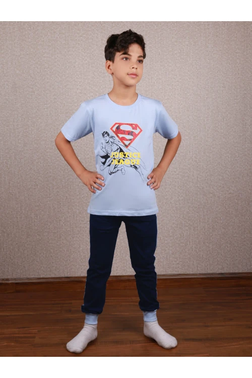 طقم بنطلون مع تيشيرت بياقة ضيقة