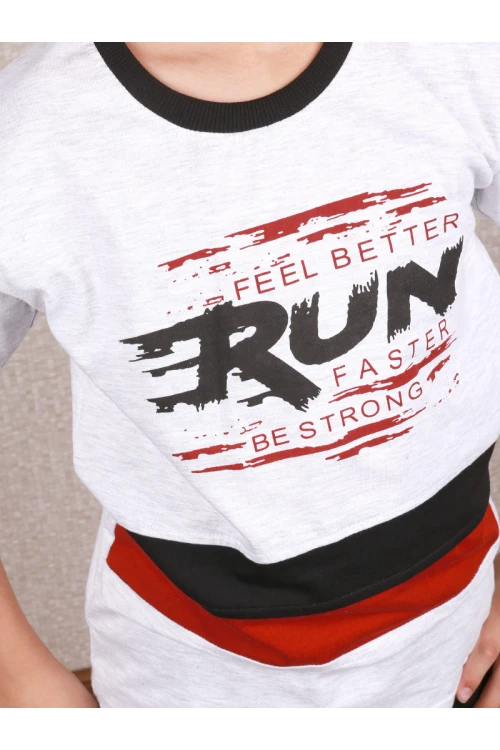 طقم بنطلون سادة مع تيشيرت بطبعات كتابة