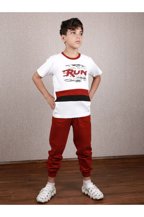 طقم بنطلون سادة مع تيشيرت بطبعات كتابة