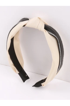 شريطة شعر مع عقدة