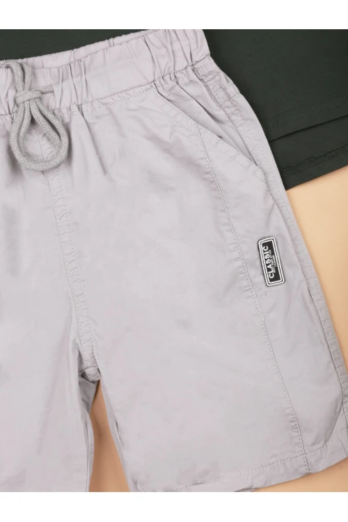 طقم شورت بخصر مطاطي مع تيشيرت بياقة ضيقة