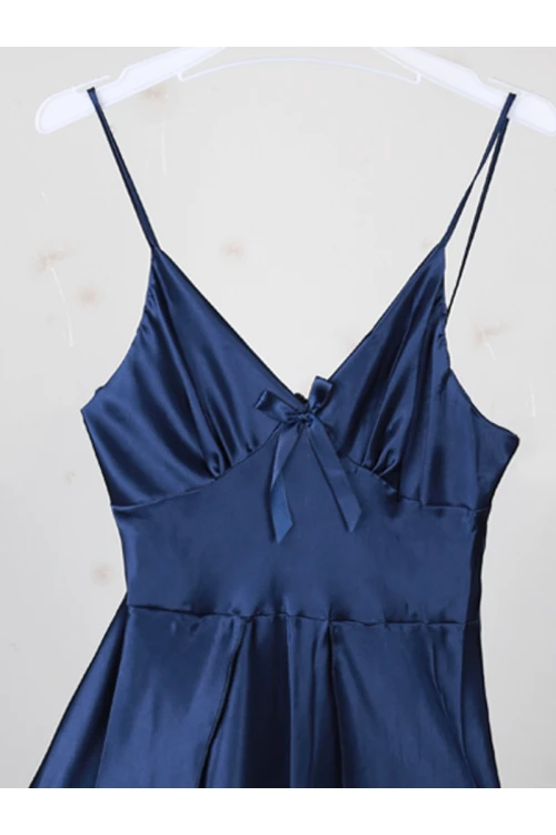 قميص ساتان ساده بحمالات رفيعة