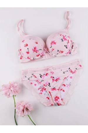 طقم داخلي مزين بالزهور