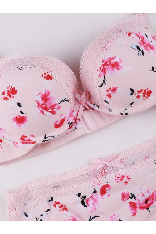 طقم داخلي مزين بالزهور