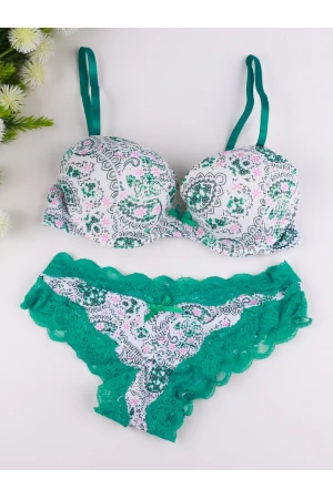 طقم داخلي مزين بطبعات و دانتيل