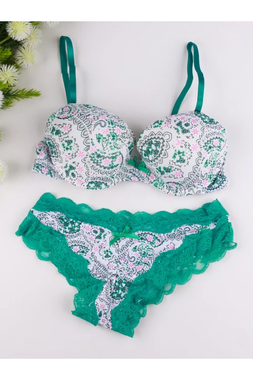 طقم داخلي مزين بطبعات و دانتيل