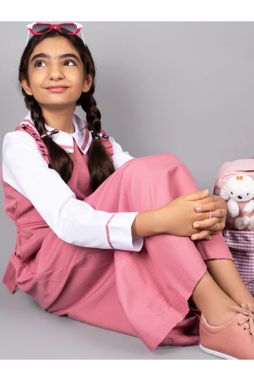 مريول مدرسة مع قميص بتفاصيل كشكش