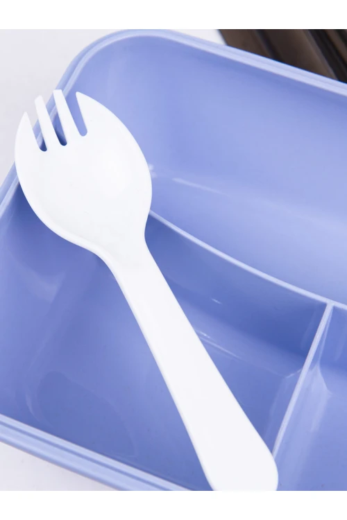 صندوق غداء مقسم مع أدوات طعام