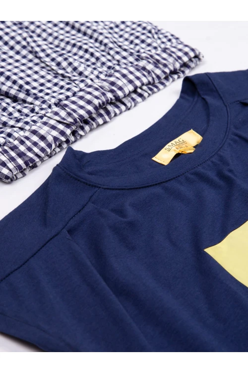 بيجاما بنطلون كاروهات مع تيشيرت بأكمام قصيرة