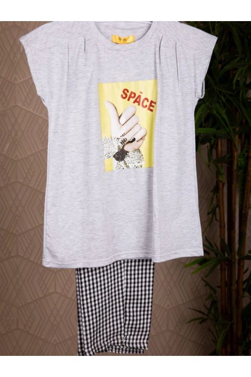 بيجاما بنطلون كاروهات مع تيشيرت بأكمام قصيرة