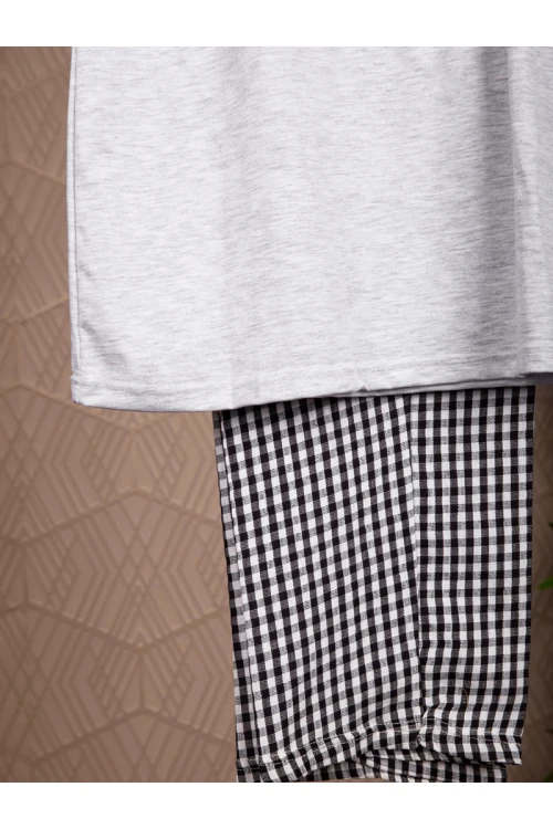 بيجاما بنطلون كاروهات مع تيشيرت بأكمام قصيرة