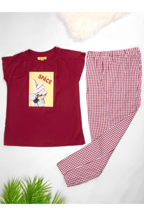 بيجاما بنطلون كاروهات مع تيشيرت بأكمام قصيرة