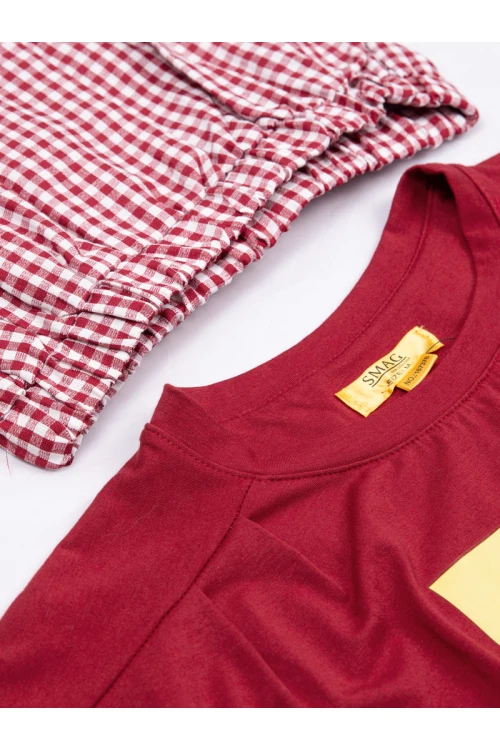 بيجاما بنطلون كاروهات مع تيشيرت بأكمام قصيرة